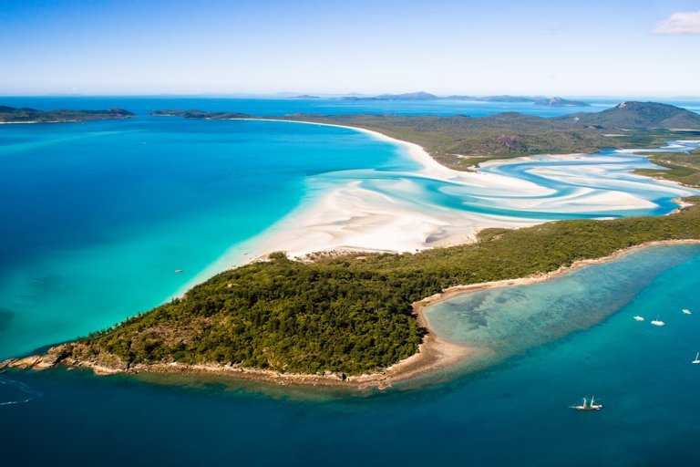 Queensland Tourism Rebounds with Record Visitor Numbers